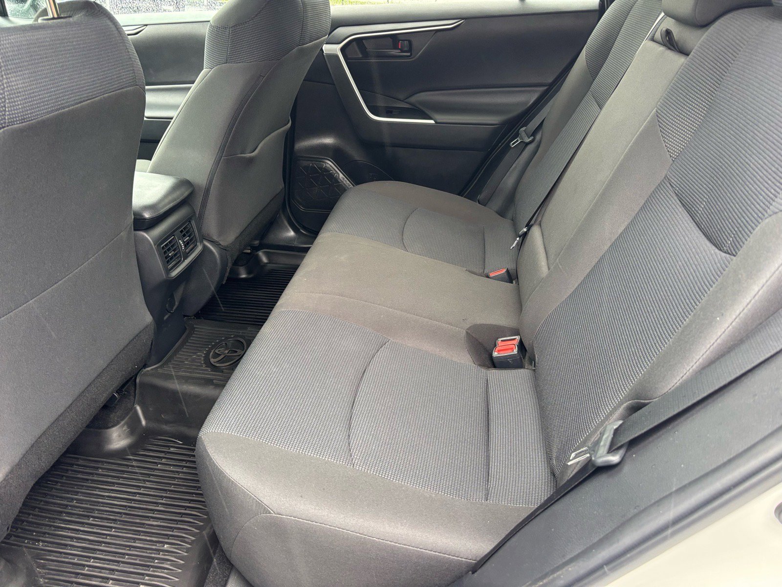 Used 2022 Toyota RAV4 LE FWD image 10