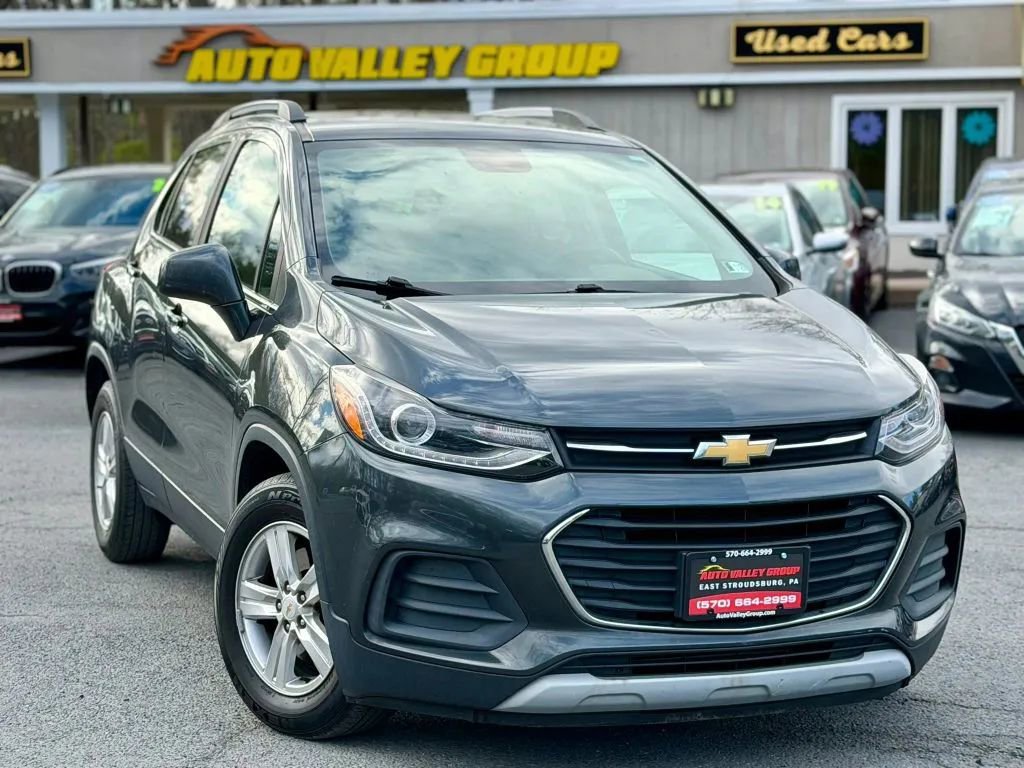 Used 2018 Chevrolet Trax LT w/ LT Convenience Package image 1