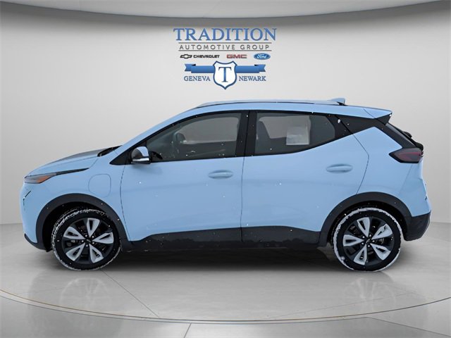Used 2023 Chevrolet Bolt EUV LT w/ Convenience Package image 2