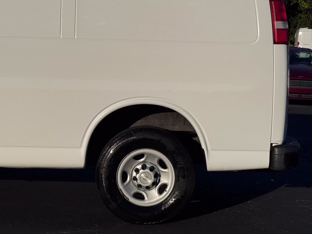 Used 2017 Chevrolet Express 2500 RWD image 27