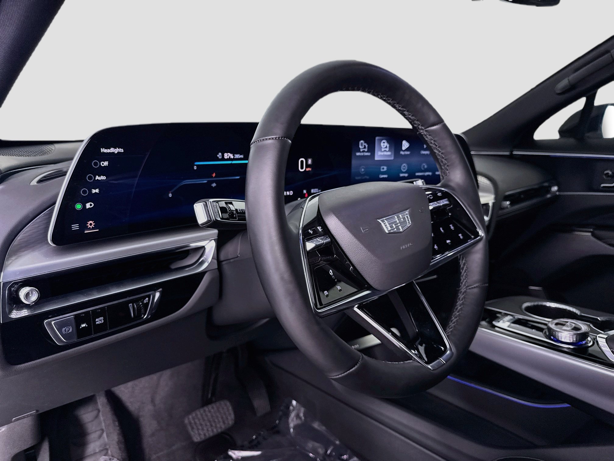 Used 2025 Cadillac Lyriq Luxury RWD image 11