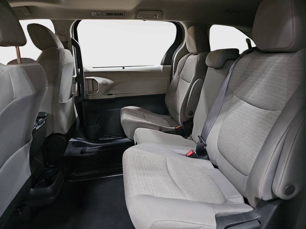 Certified 2024 Toyota Sienna LE image 20