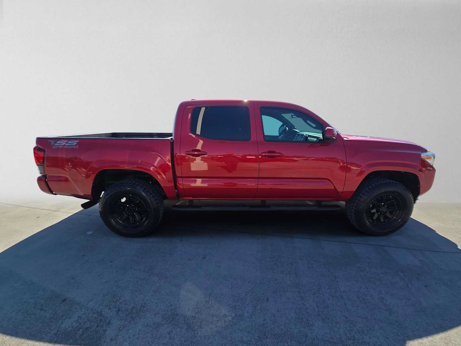 Certified 2023 Toyota Tacoma SR AWD/4WD image 2
