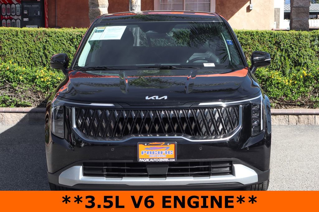 Used 2025 Kia Carnival image 3