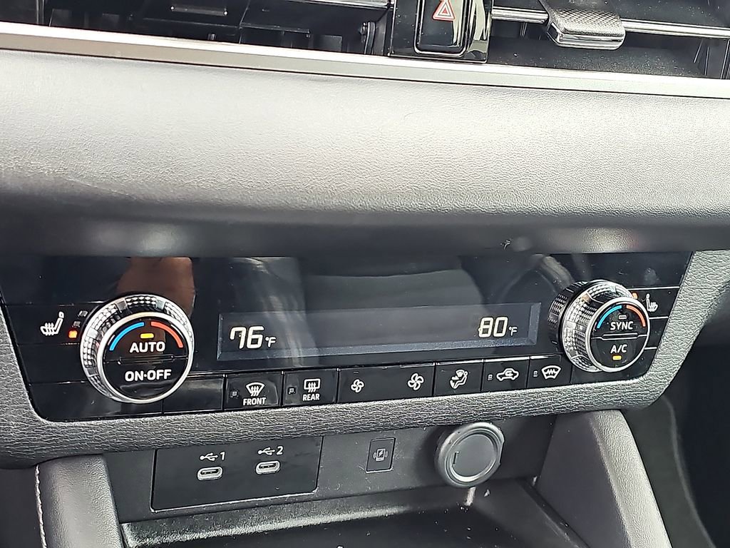 Used 2025 Mitsubishi Outlander SE image 17