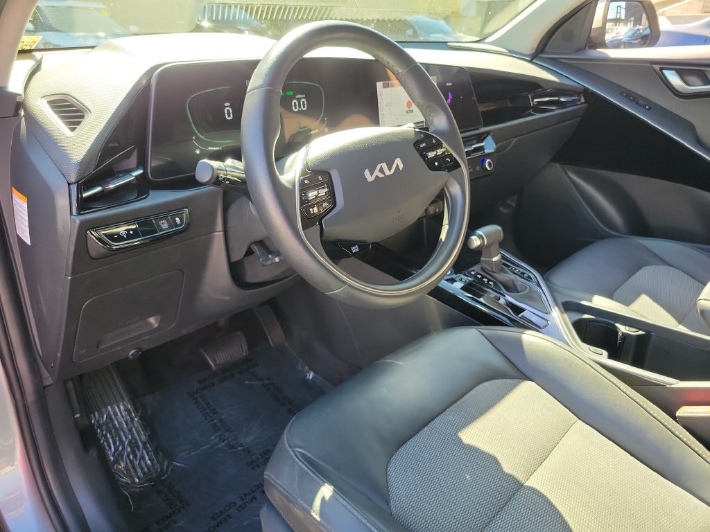 Used 2023 Kia Niro EX FWD image 21