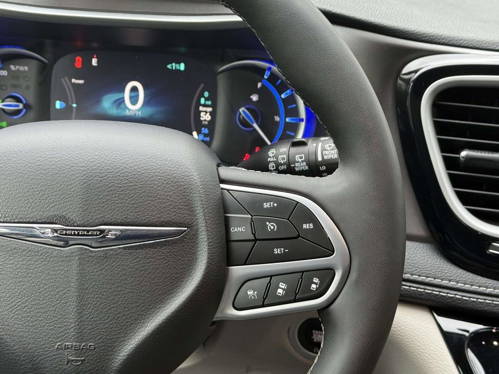 Used 2024 Chrysler Pacifica Select FWD image 22
