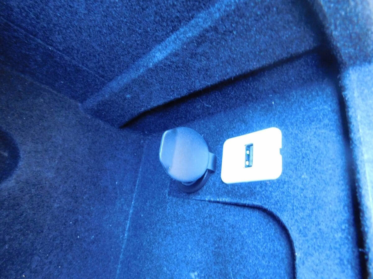 Used 2011 GMC Yukon Denali image 18