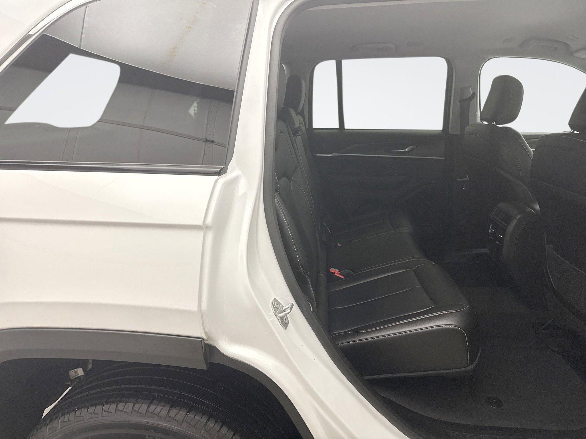 Used 2023 Jeep Grand Cherokee Limited AWD/4WD image 18