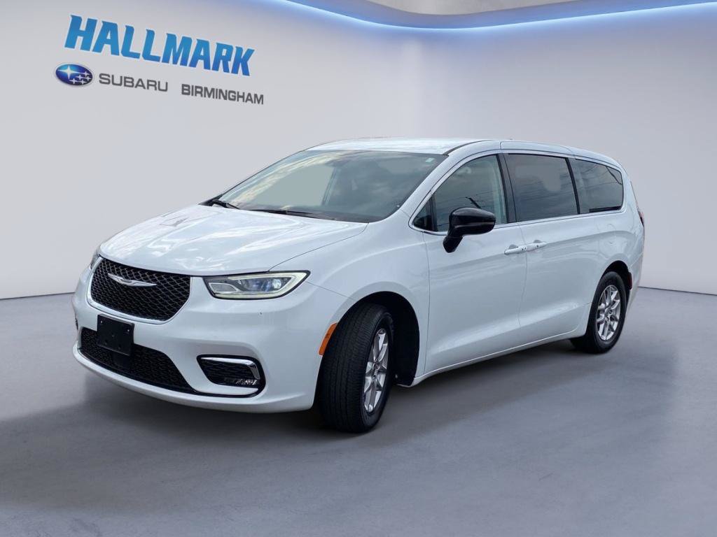 Used 2024 Chrysler Pacifica Touring-L FWD image 6