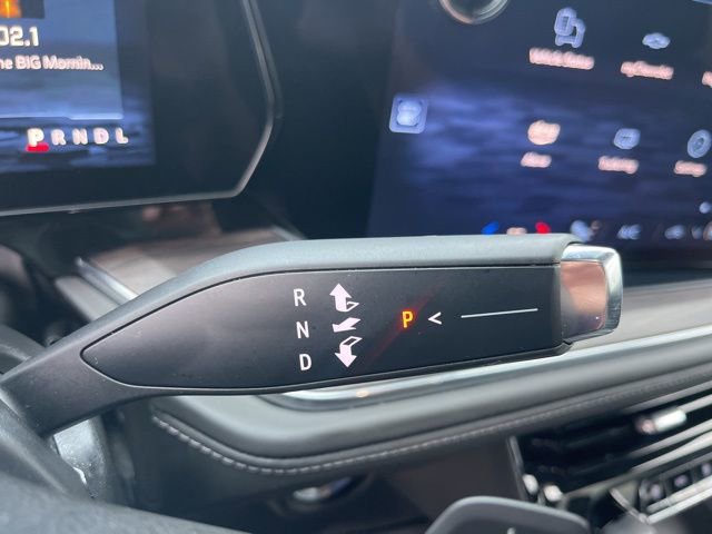 Used 2025 Chevrolet Suburban LT image 23