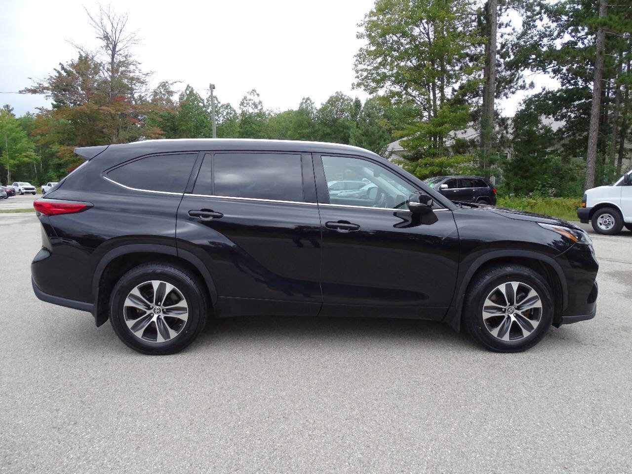 Used 2021 Toyota Highlander XLE image 49