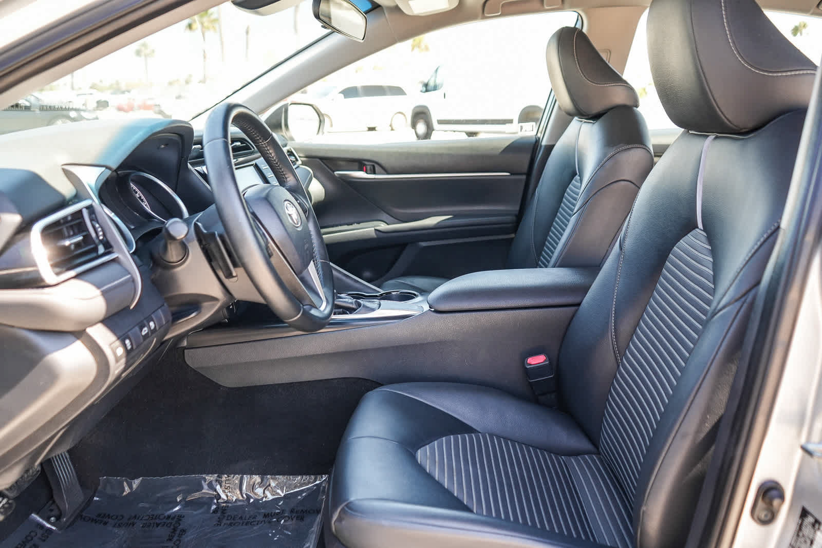 Used 2018 Toyota Camry SE FWD image 18