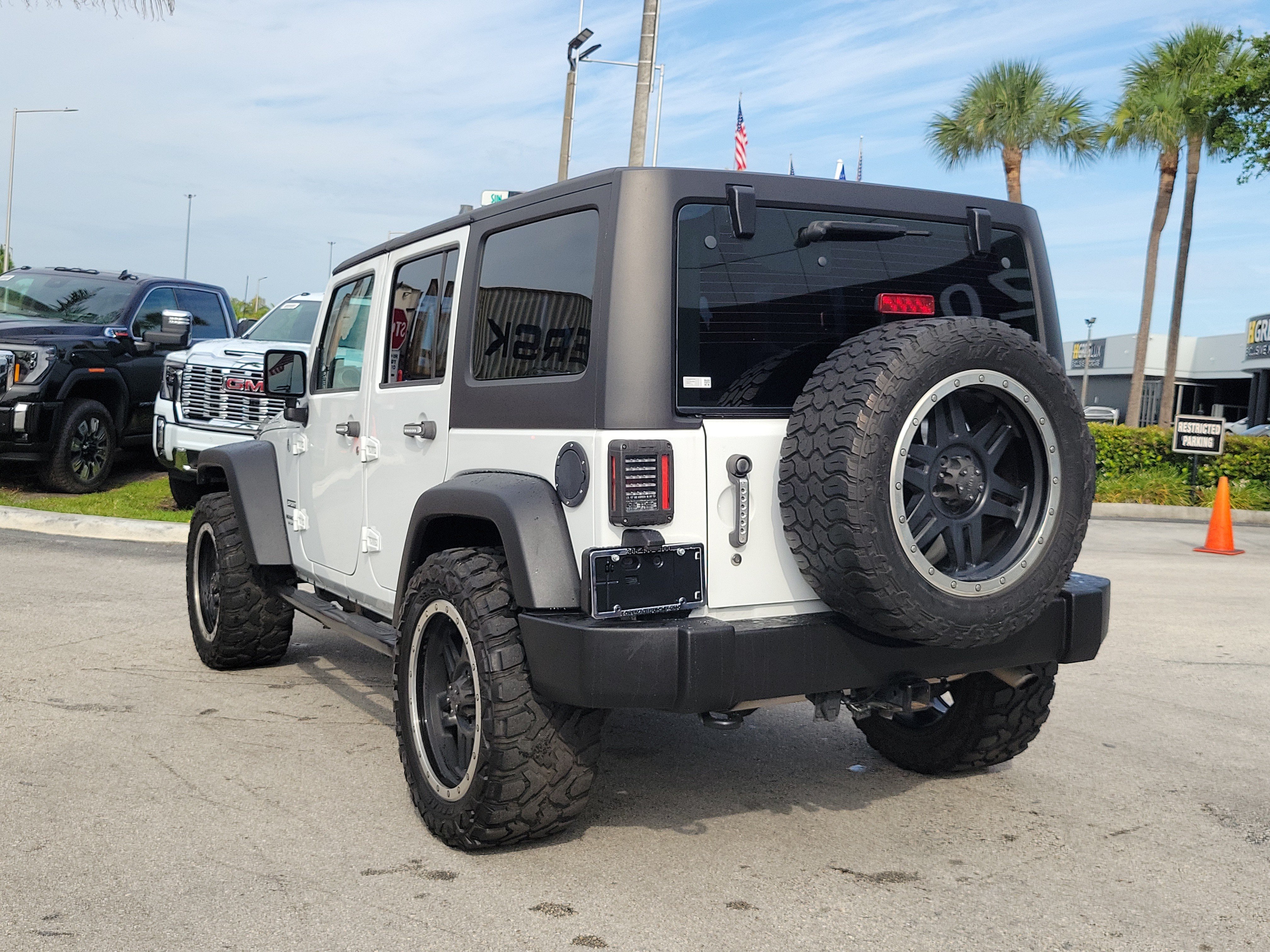 Used 2016 Jeep Wrangler Unlimited Sport w/ Connectivity Group AWD/4WD image 7