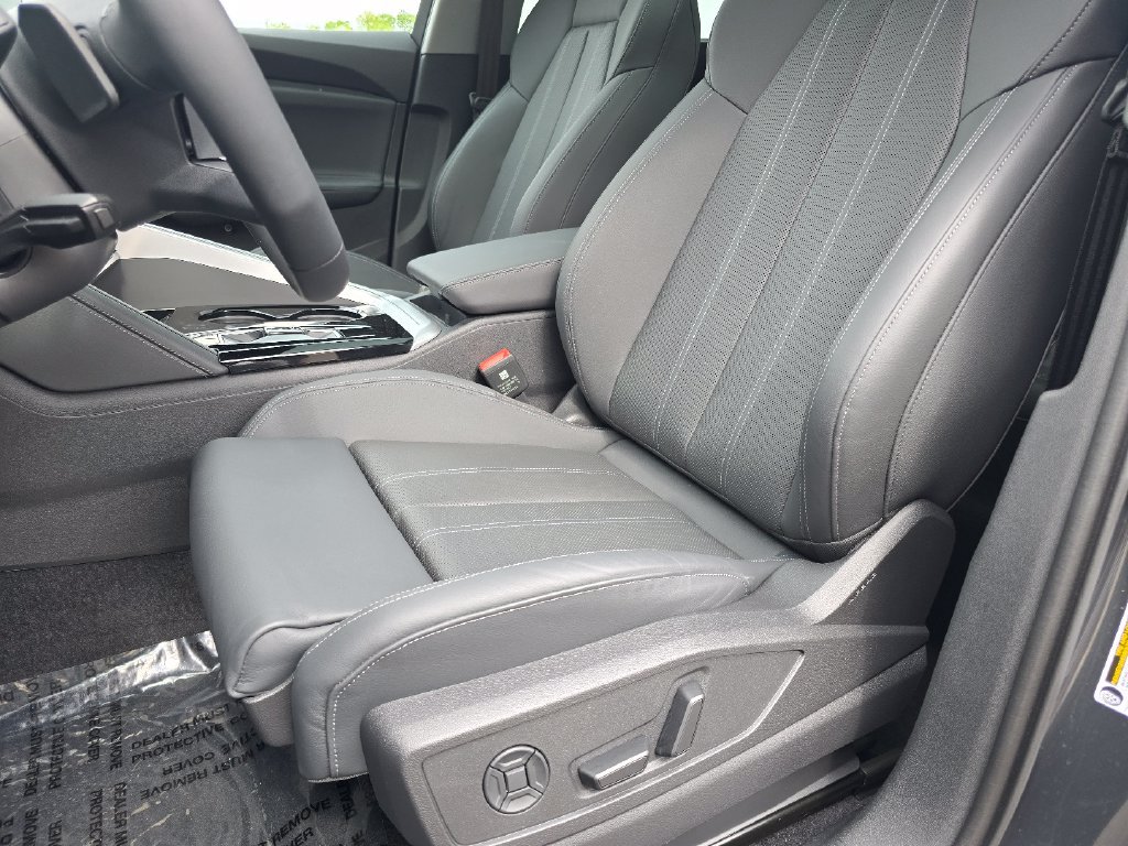 Used 2025 Audi Q5 Premium Plus w/ Premium Plus AWD/4WD image 40