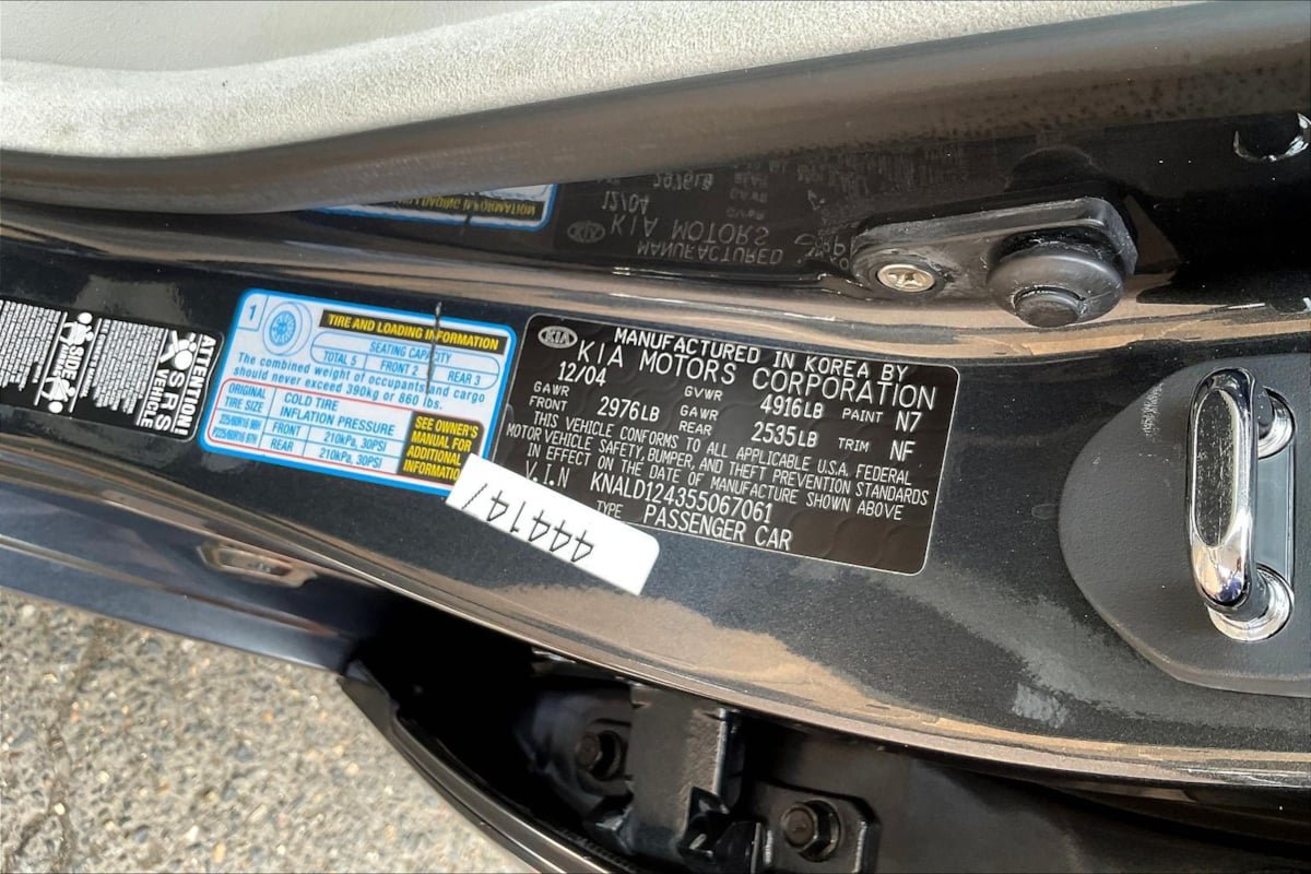 Used 2005 Kia Amanti FWD image 18