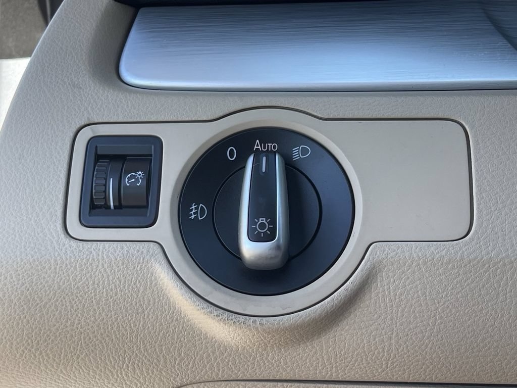 Used 2013 Volkswagen CC Sport FWD image 30