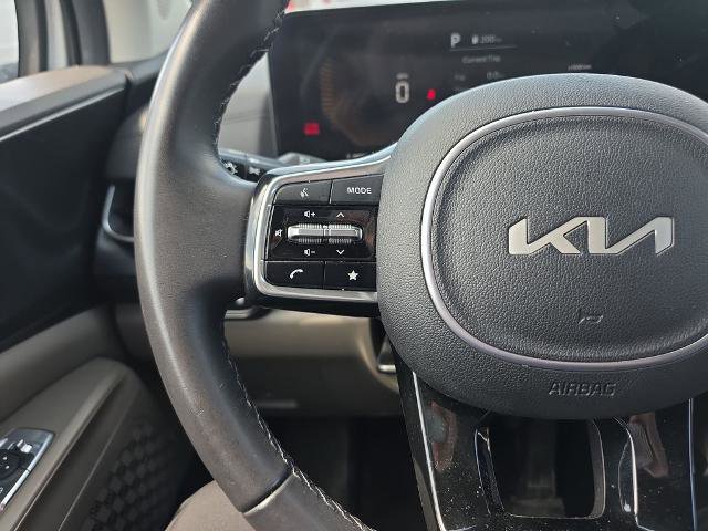 Used 2025 Kia Carnival FWD image 27