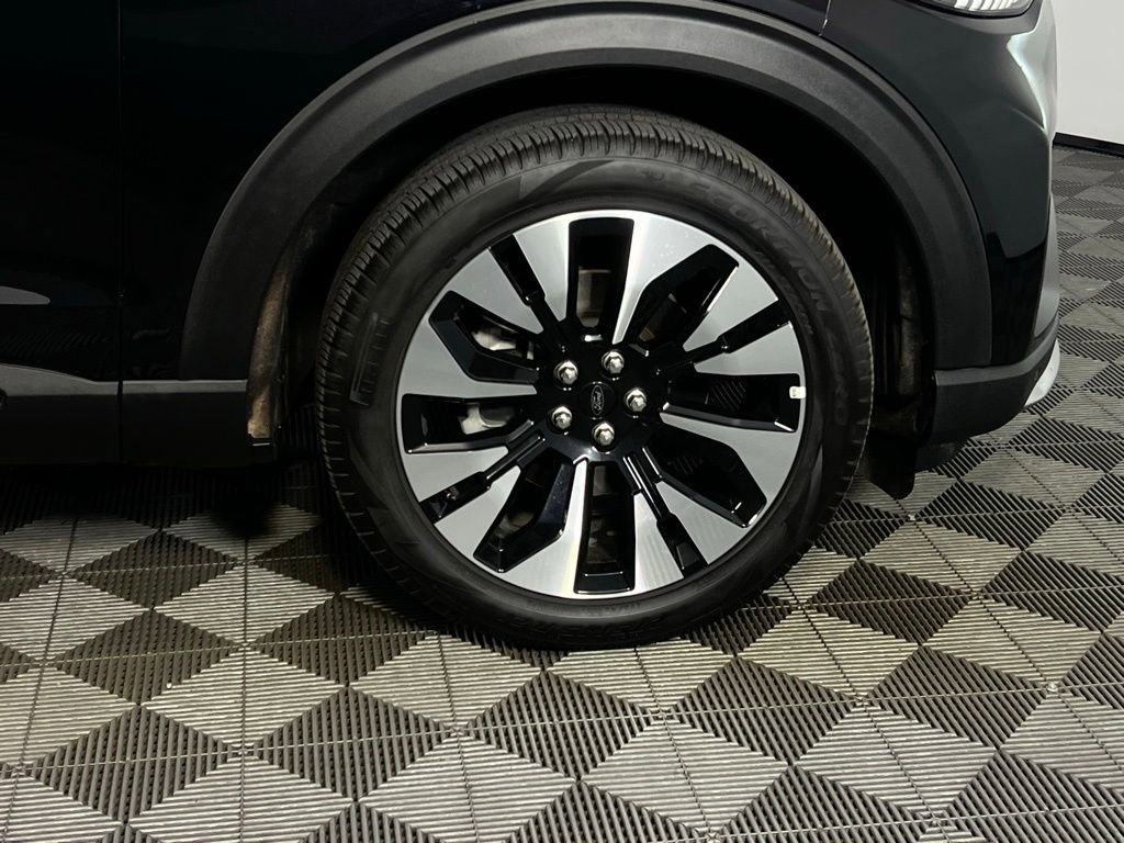 Used 2025 Ford Explorer Platinum w/ LUX Leather Package image 12