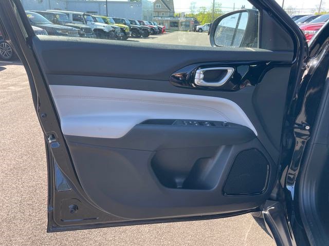 Used 2024 Jeep Compass Limited AWD/4WD image 37