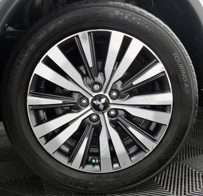 Used 2019 Mitsubishi Outlander SE image 3