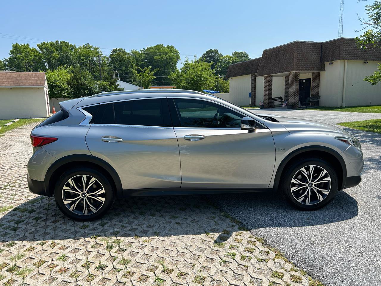 Used 2018 INFINITI QX30 Premium w/ Navigation Package AWD/4WD image 4