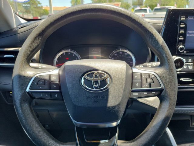 Used 2021 Toyota Highlander L FWD image 16