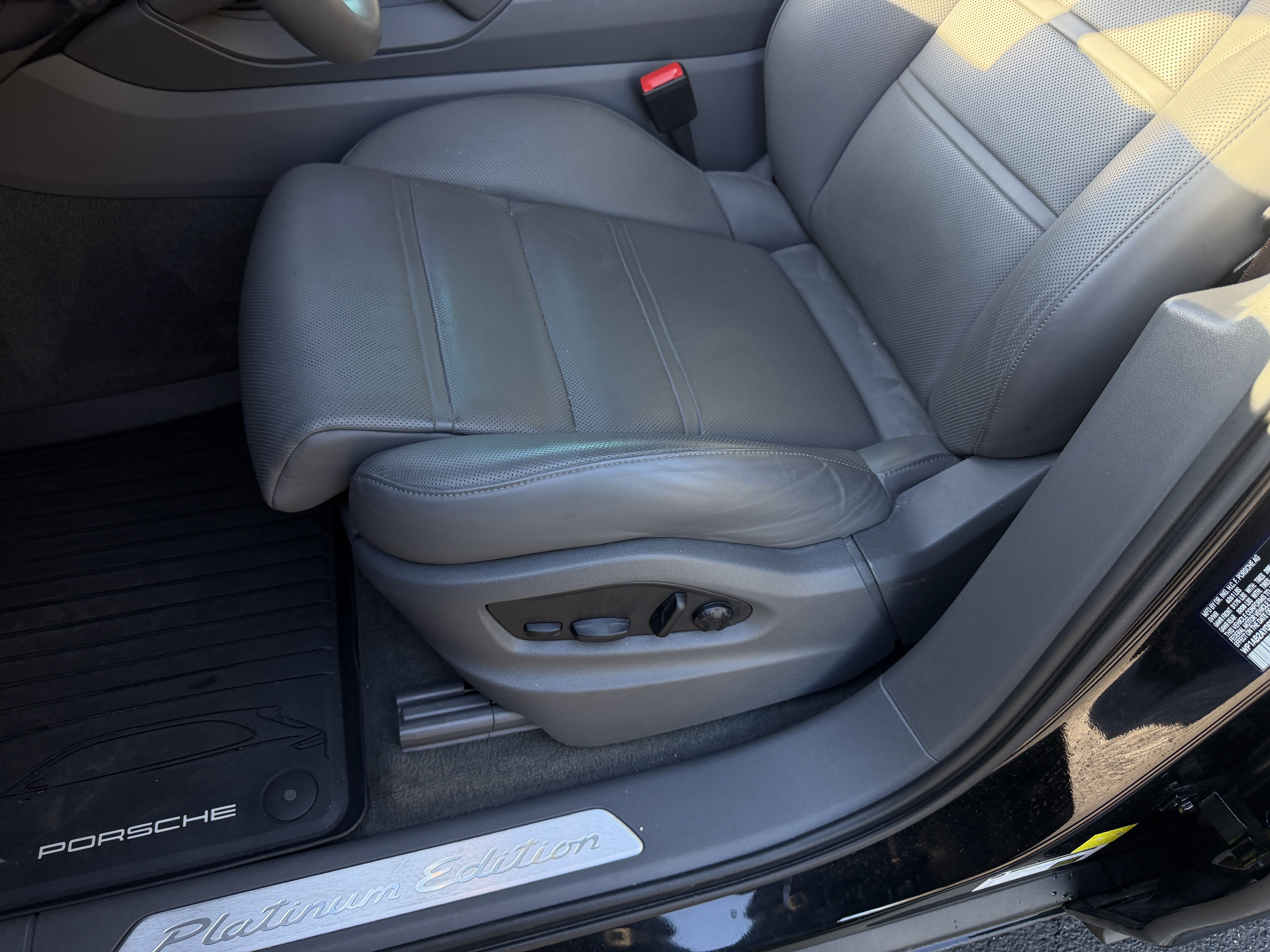 Used 2023 Porsche Cayenne S Platinum AWD/4WD image 10
