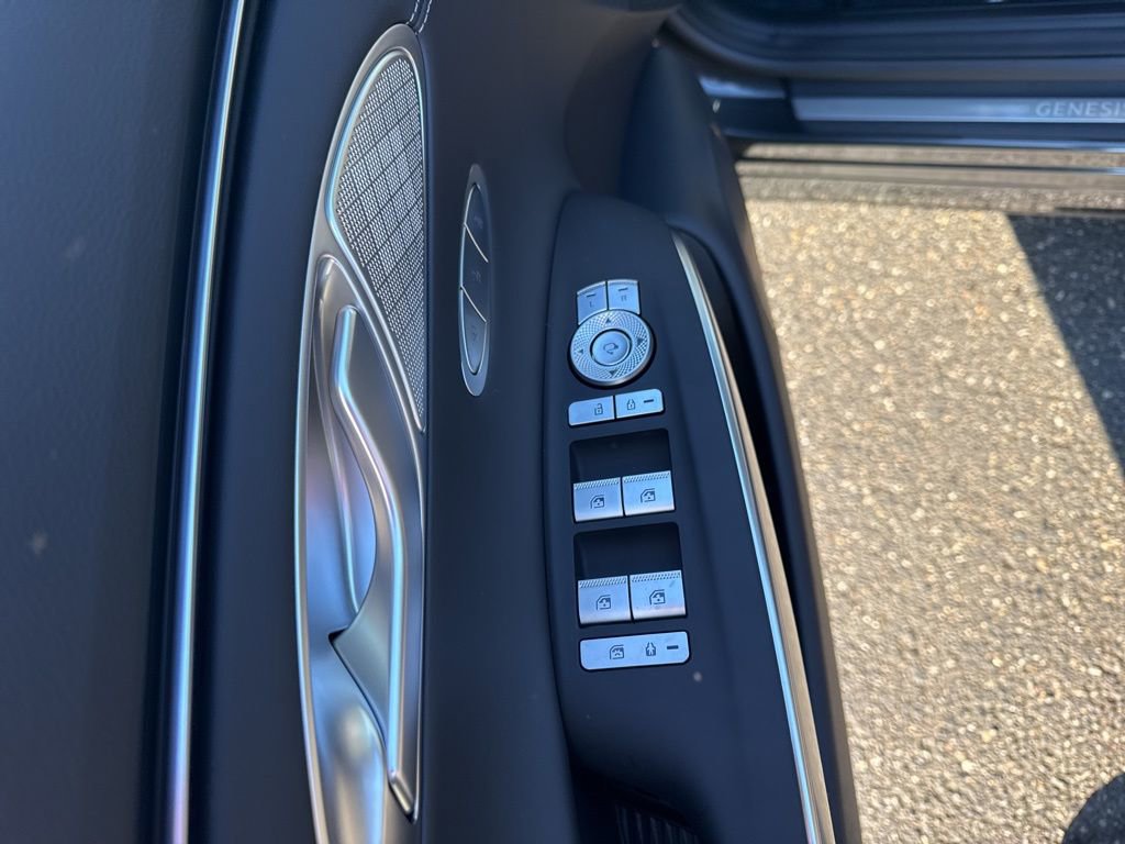 Used 2025 Genesis GV70 2.5T Select w/ Select Package image 18