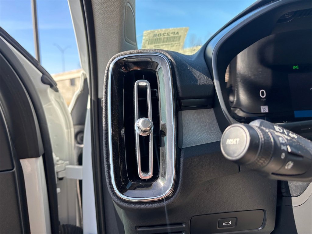 Used 2023 Volvo XC40 B5 Plus w/ Protection Package Premier image 19