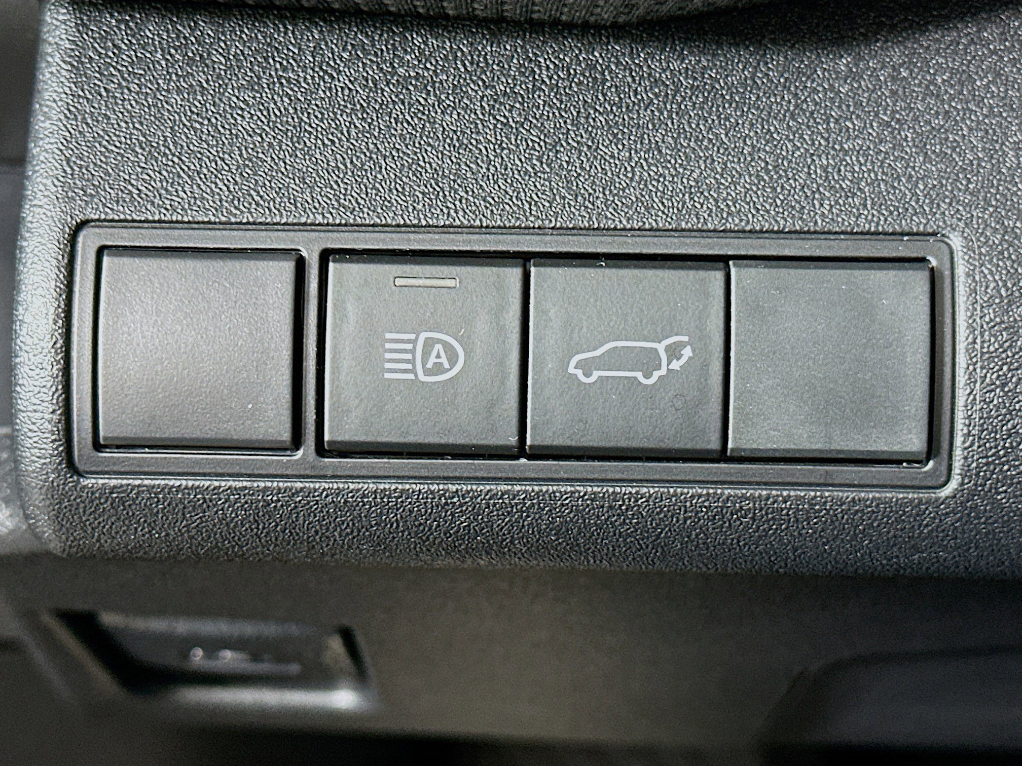 Used 2023 Subaru Solterra Limited image 17