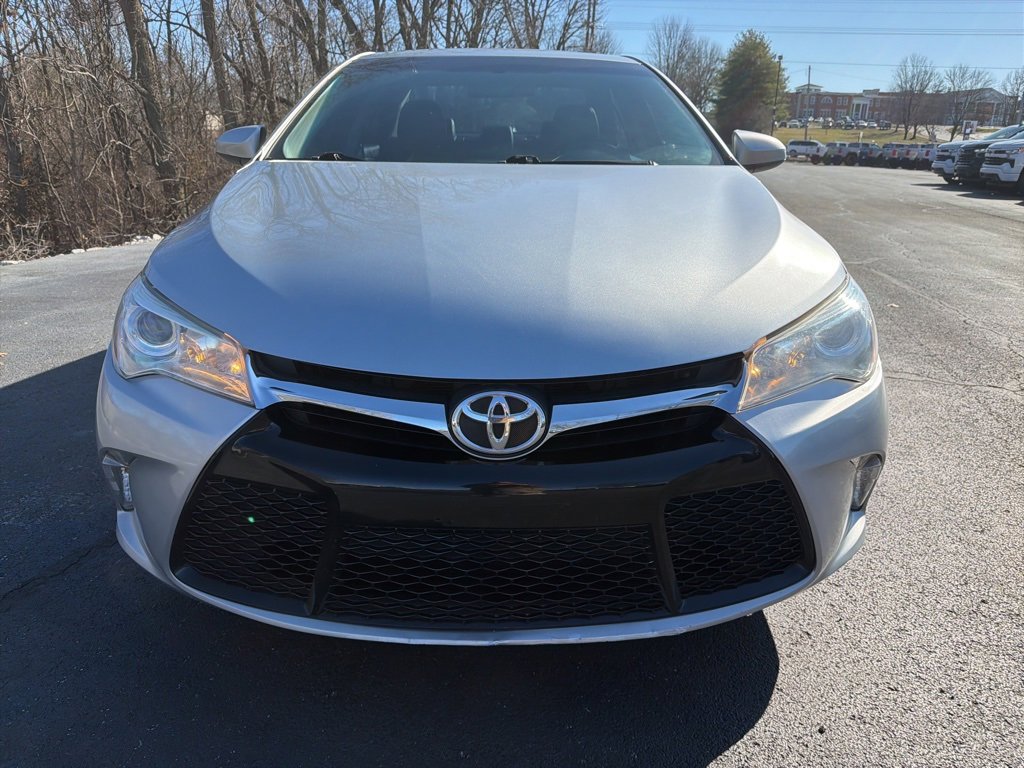 Used 2017 Toyota Camry SE w/ Moonroof Package image 2