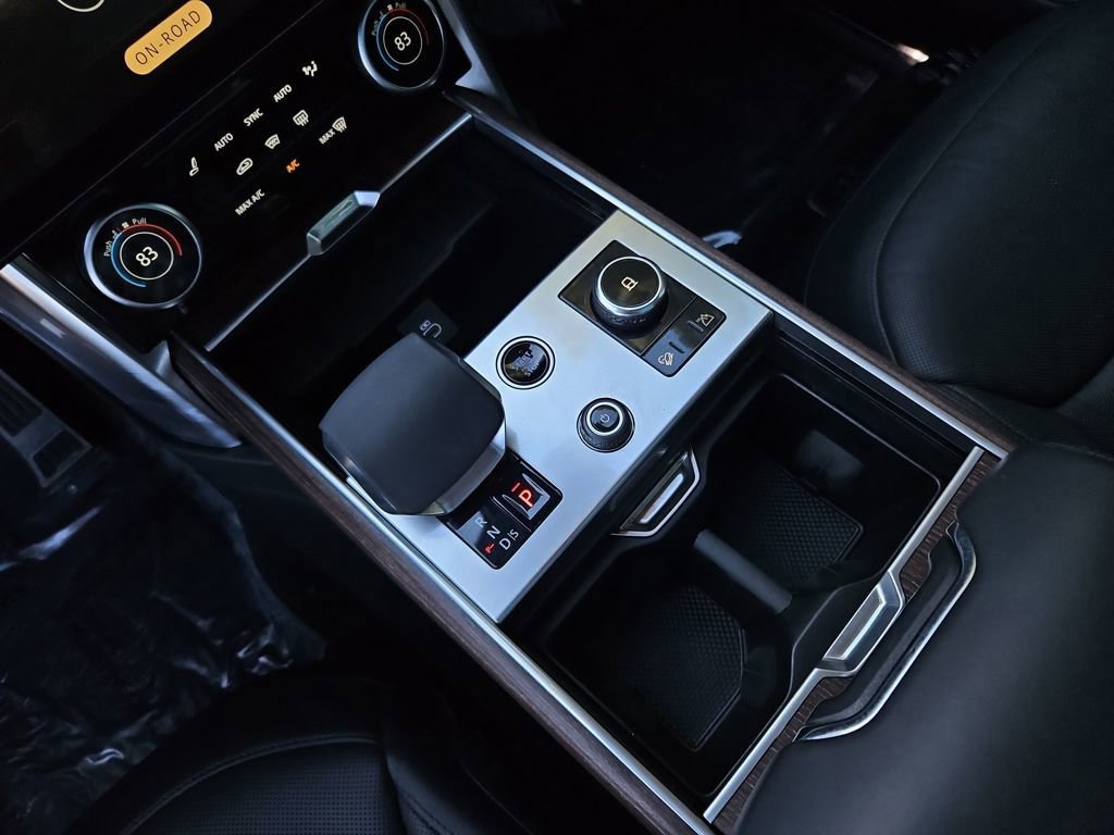 Used 2023 Land Rover Range Rover Long Wheelbase SE image 20