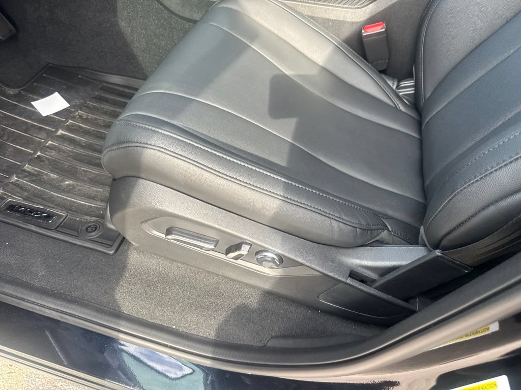 Used 2025 Acura MDX FWD image 14