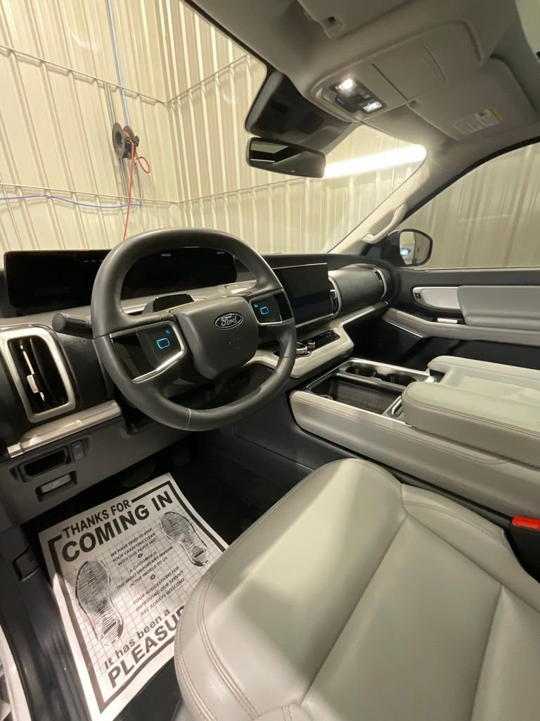Used 2025 Ford Expedition Max Active RWD image 9