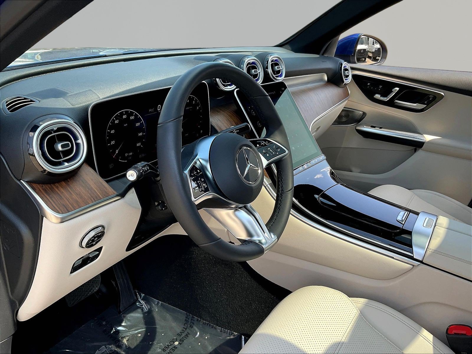Used 2026 Mercedes-Benz GLC 300 4MATIC image 17