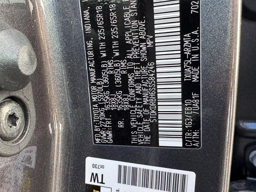 Used 2025 Toyota Highlander AWD image 27