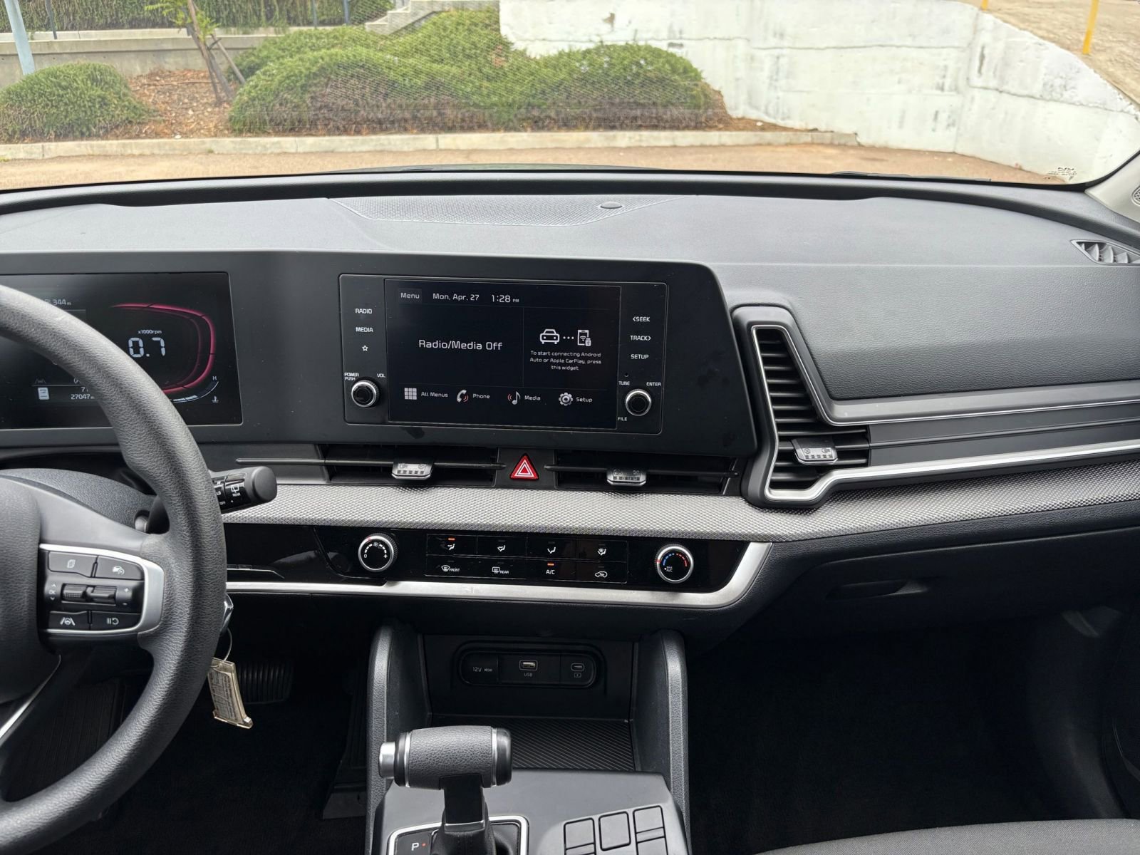 Used 2025 Kia Sportage LX FWD image 17