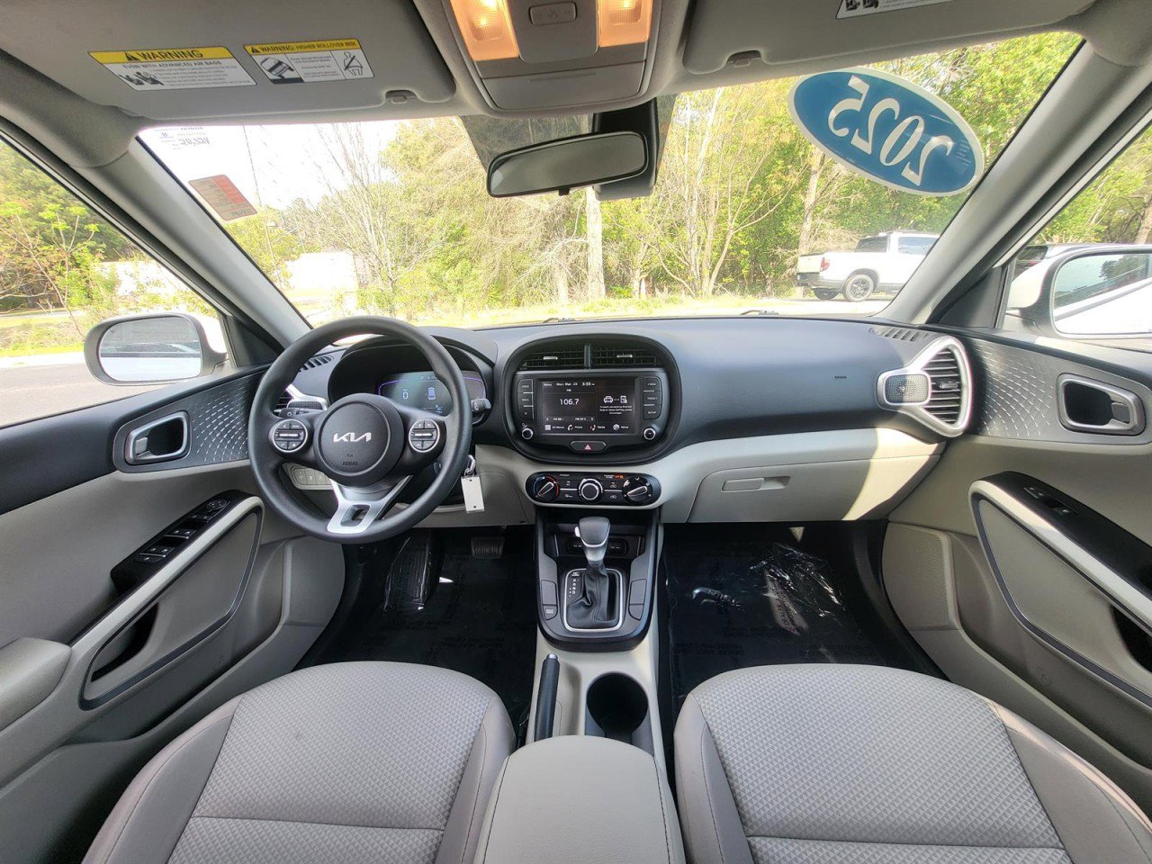 Used 2025 Kia Soul LX w/ LX Technology Package image 14