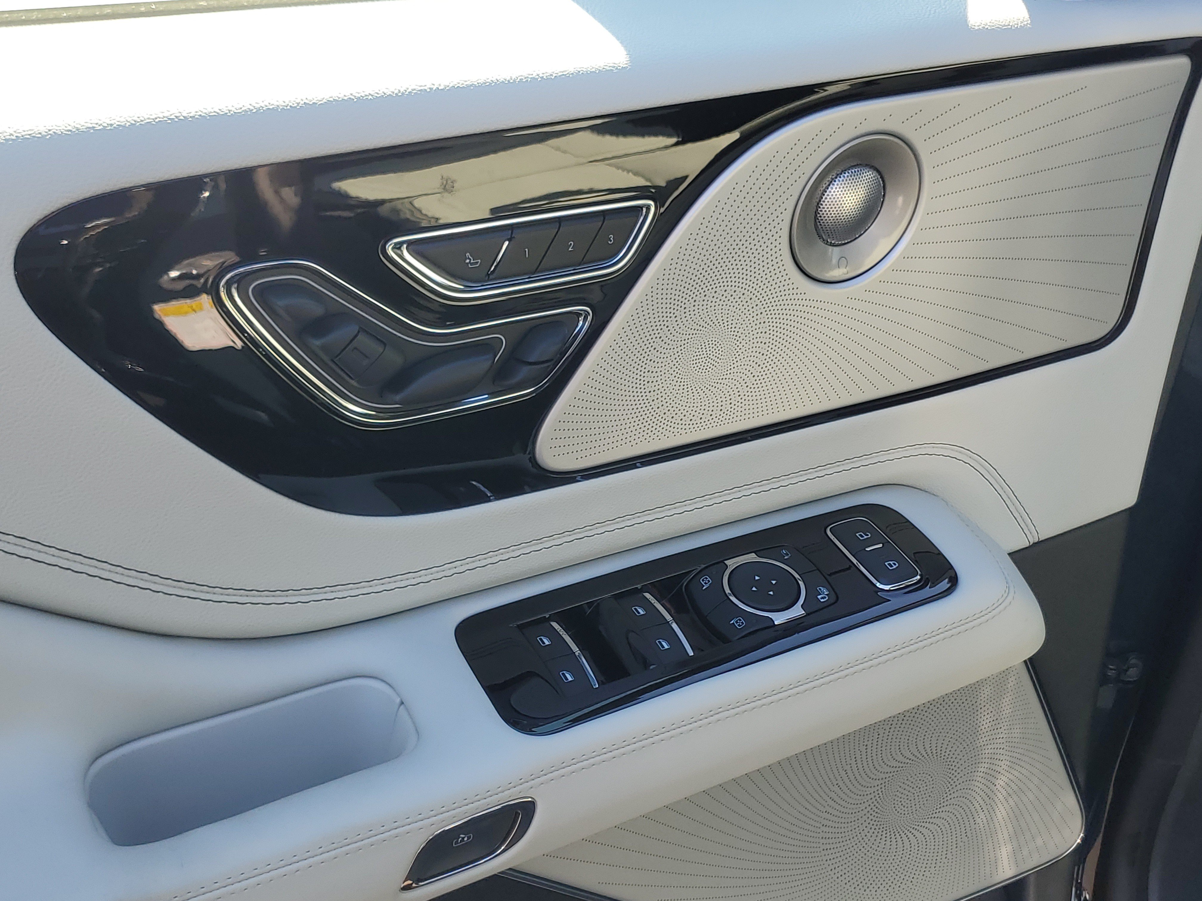 New 2027 Lincoln Aviator Black Label AWD/4WD image 9