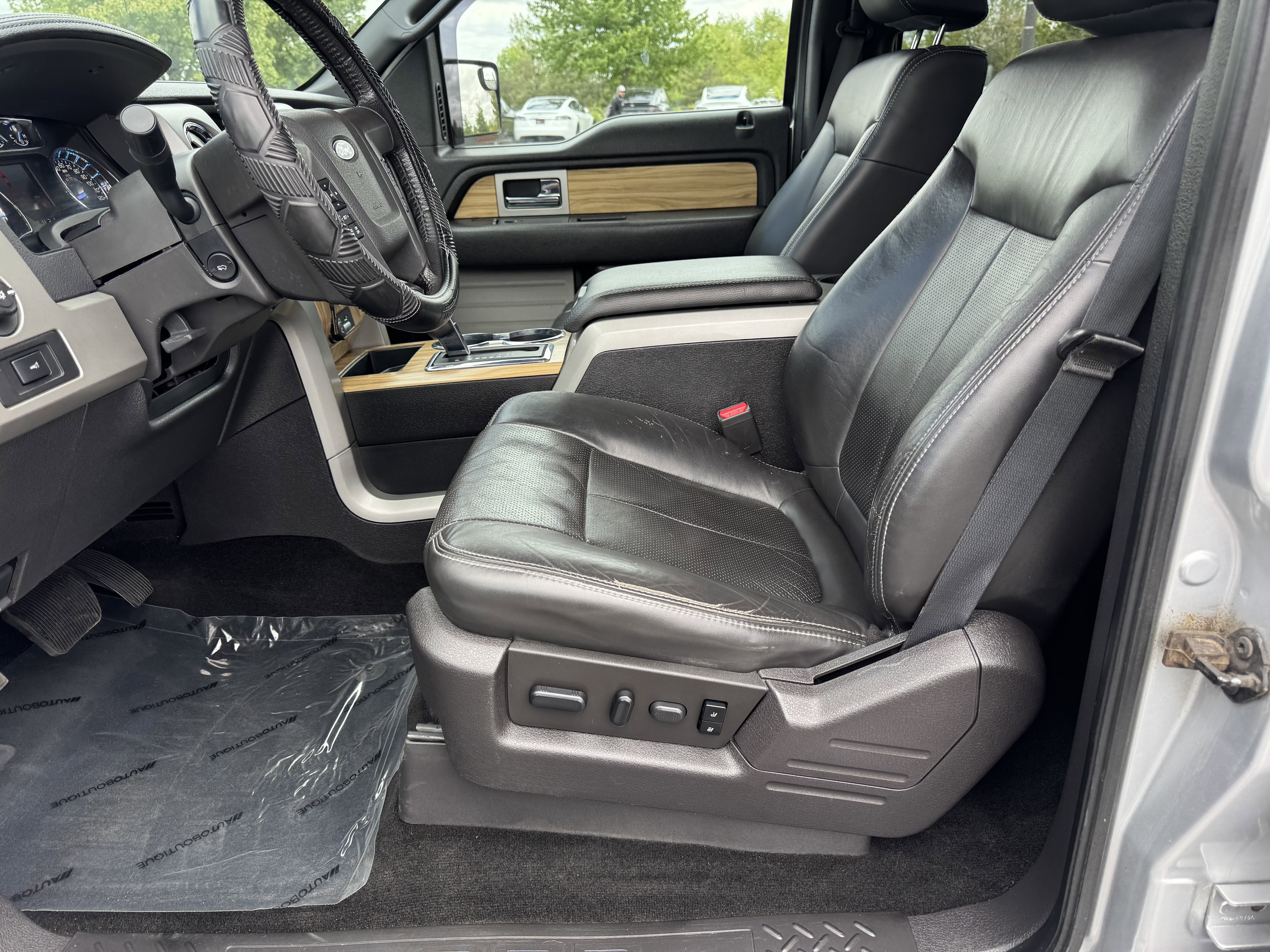 Used 2011 Ford F150 Lariat w/ Lariat Chrome Pkg AWD/4WD image 28