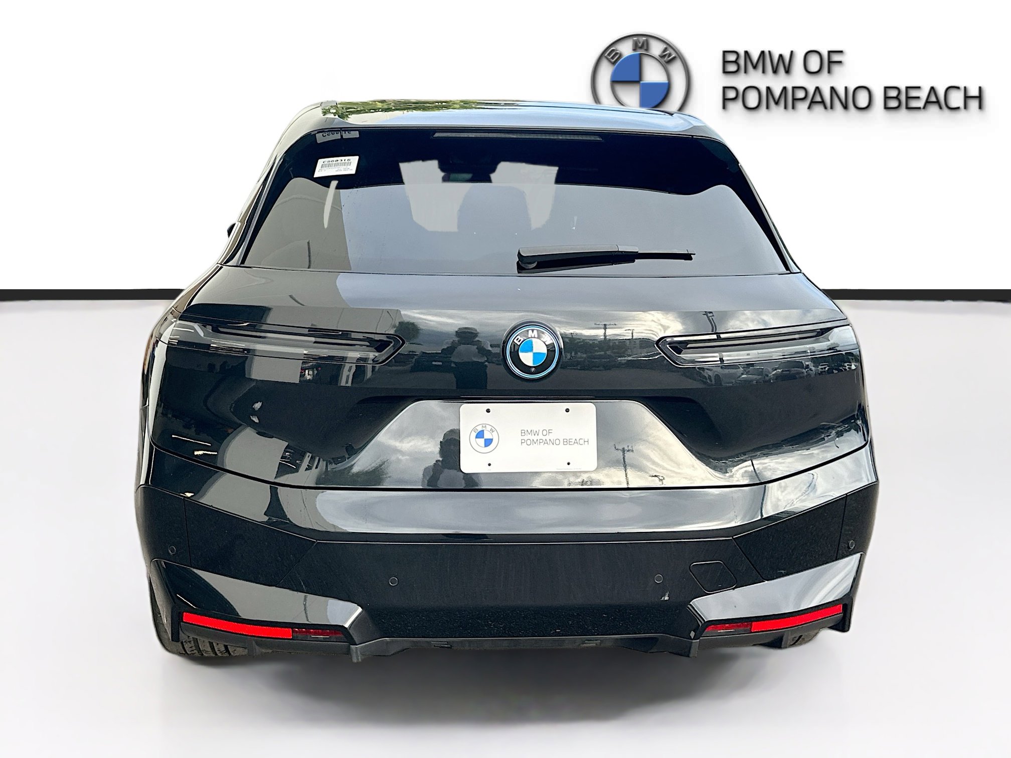 Used 2025 BMW iX xDrive50 w/ Sport Package image 5