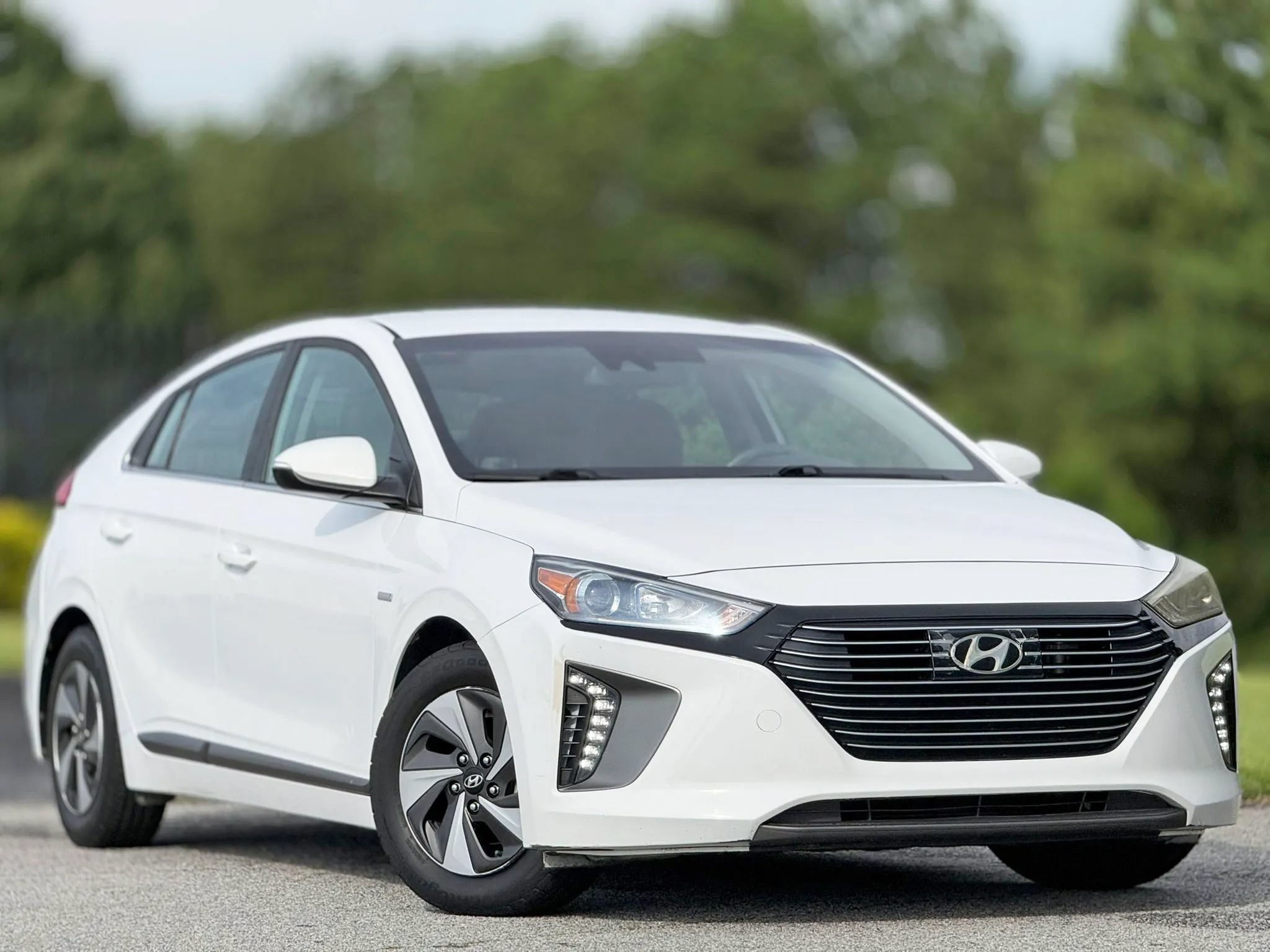 Used 2018 Hyundai Ioniq SEL w/ SEL Tech Package 02 FWD image 4