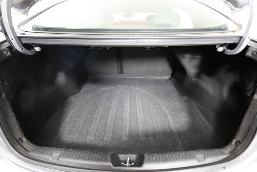 Used 2012 Hyundai Elantra Limited w/ Technology Pkg 5 FWD image 18