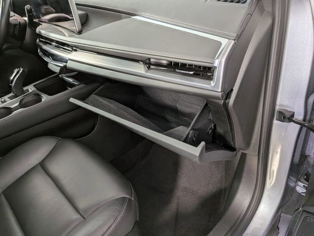 Used 2025 Cadillac XT4 Premium Luxury FWD image 30