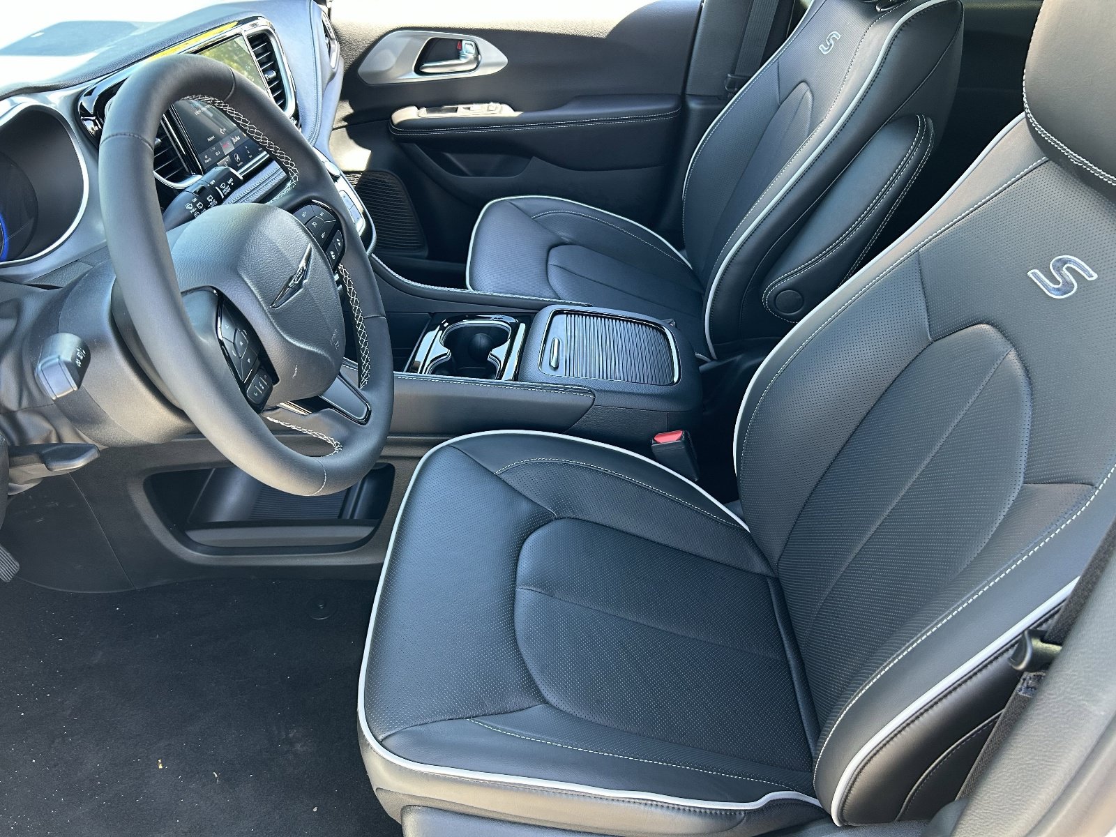 New 2026 Chrysler Pacifica Limited w/ S Appearance Package FWD image 18