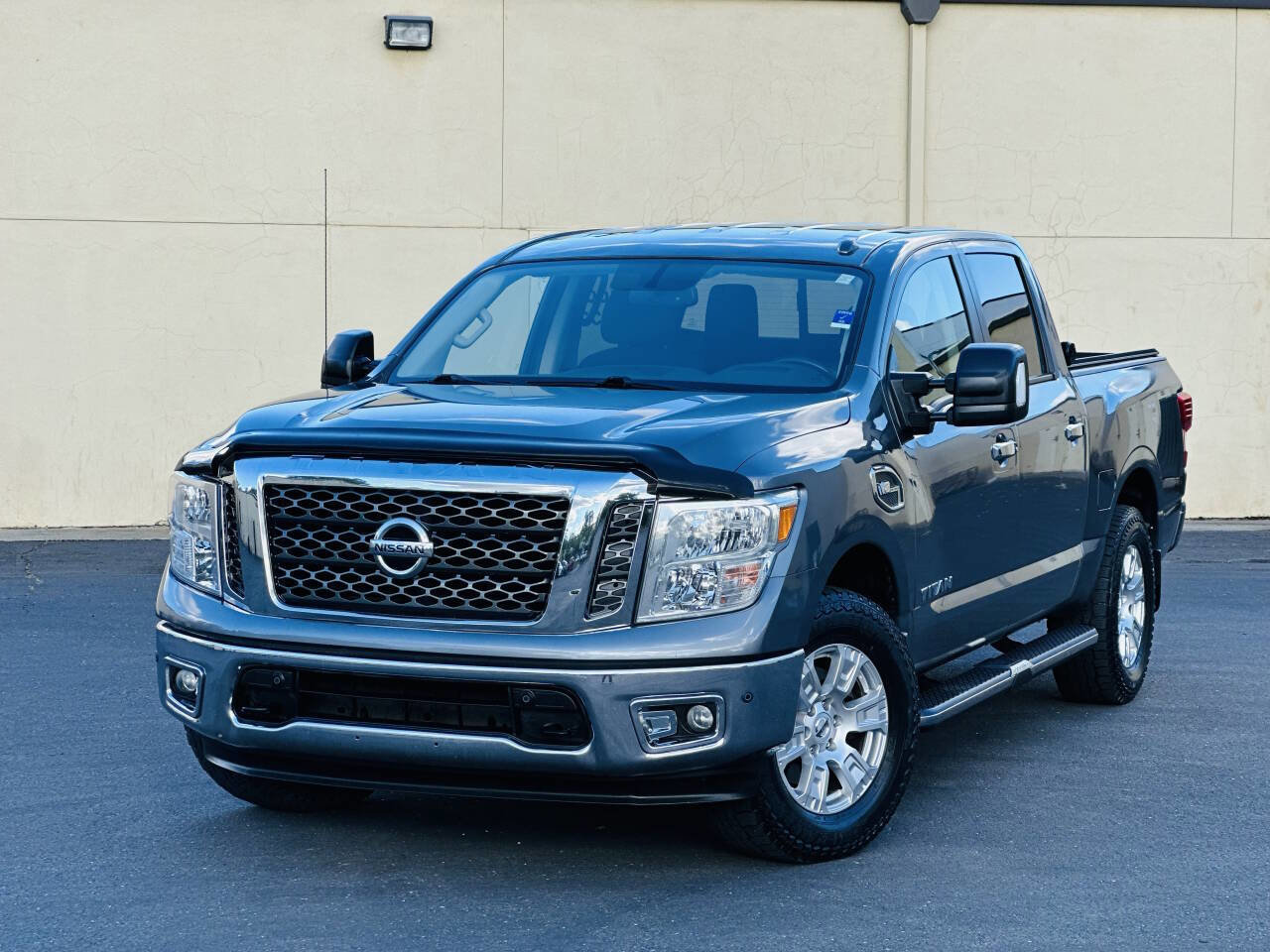 Used 2017 Nissan Titan SV AWD/4WD image 3