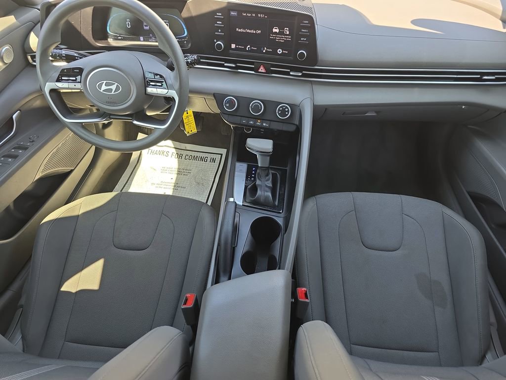 Used 2024 Hyundai Elantra SE FWD image 9