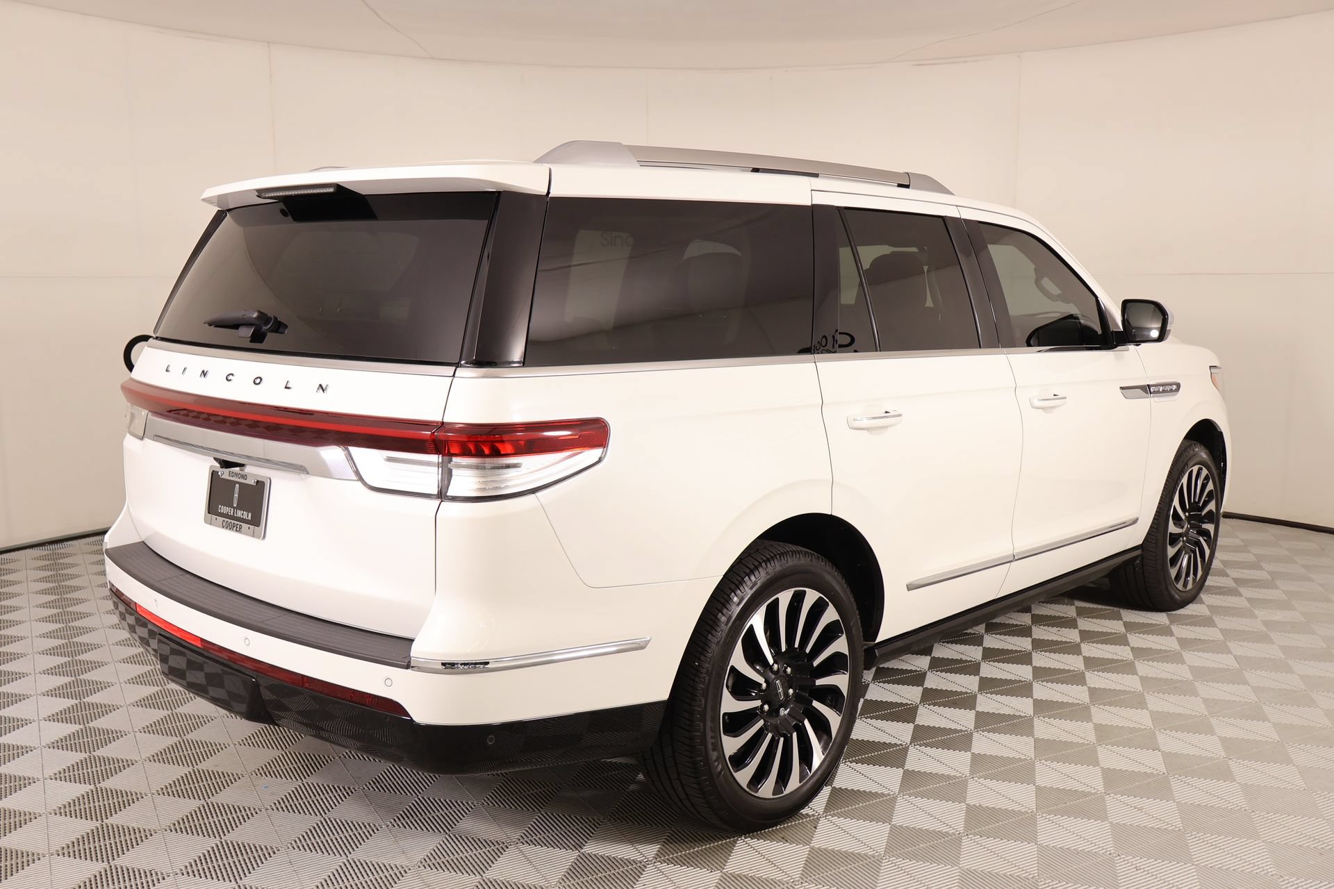 Used 2024 Lincoln Navigator Black Label AWD/4WD image 23