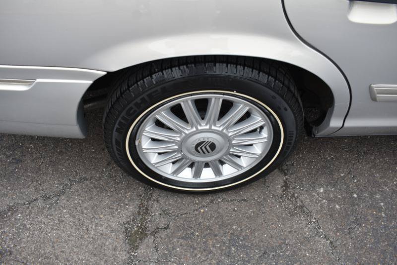 Used 2010 Mercury Grand Marquis LS RWD image 12